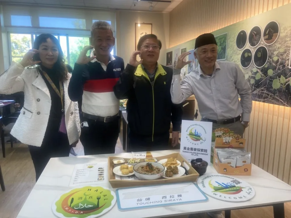 西拉雅風管處認證不含有豬和酒的清真美食和伴手禮。(記者張淑娟攝)