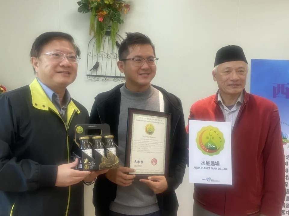西拉雅風管處認證不含有豬和酒的清真美食和伴手禮。(記者張淑娟攝)